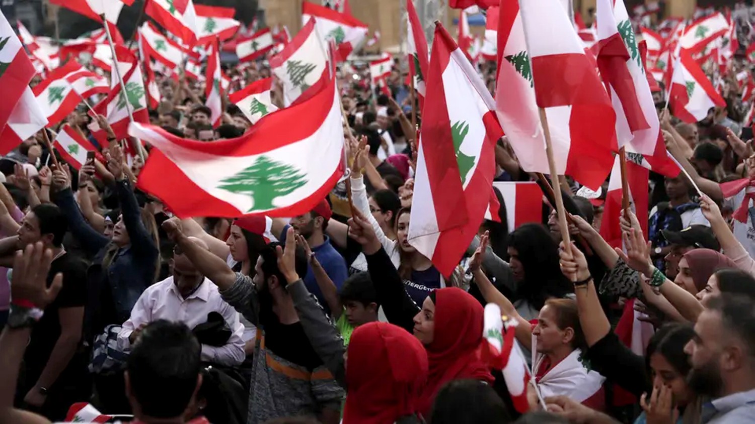 بُعيد تكليفه.. شاهد محتجي وسط بيروت يهتفون ضد دياب