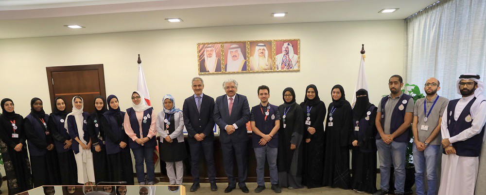 رئيس جامعة البحرين يستقبل فريق إكسبو 2020 ويحثهم على الإنجاز