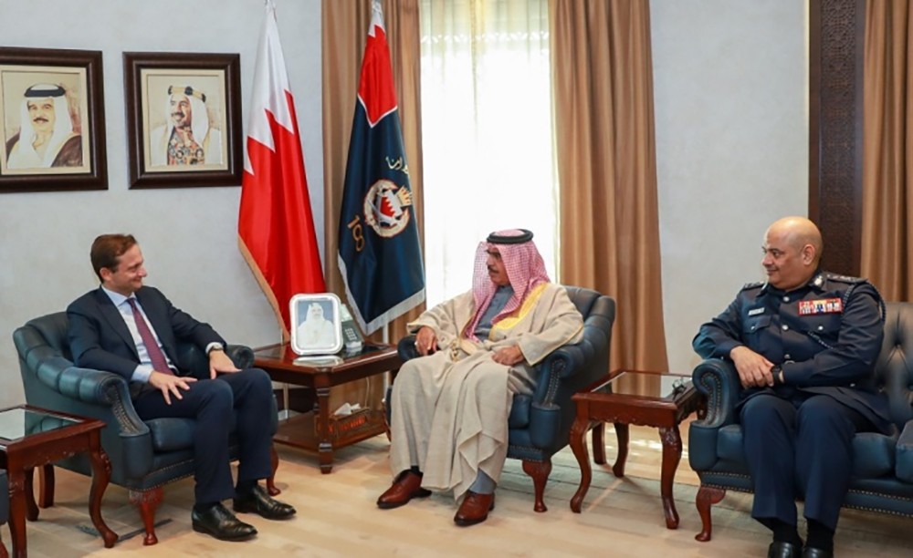 وزير الداخلية يستقبل السفير الإيطالي بمناسبة انتهاء فترة عمله