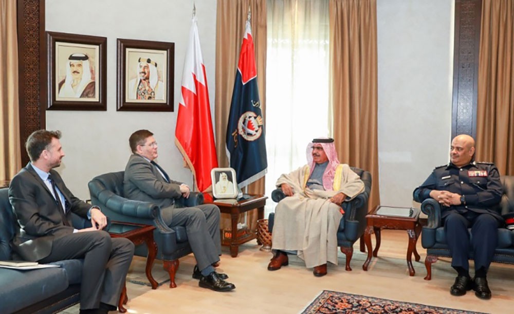 وزير الداخلية يبحث مع السفير البريطاني عددا من الموضوعات