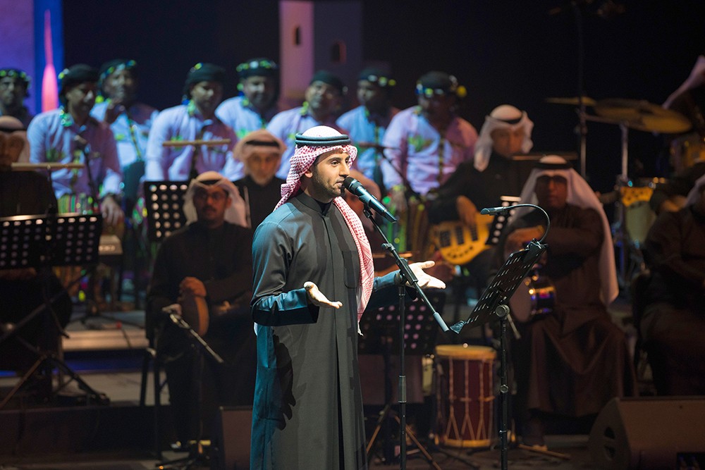 فؤاد عبدالواحد ينثر إبداعات "بومحضار"