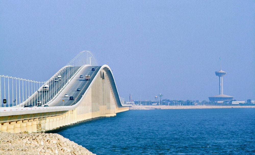 السماح للدراجات النارية بالسفر بين السعودية والبحرين عبر جسر الملك فهد