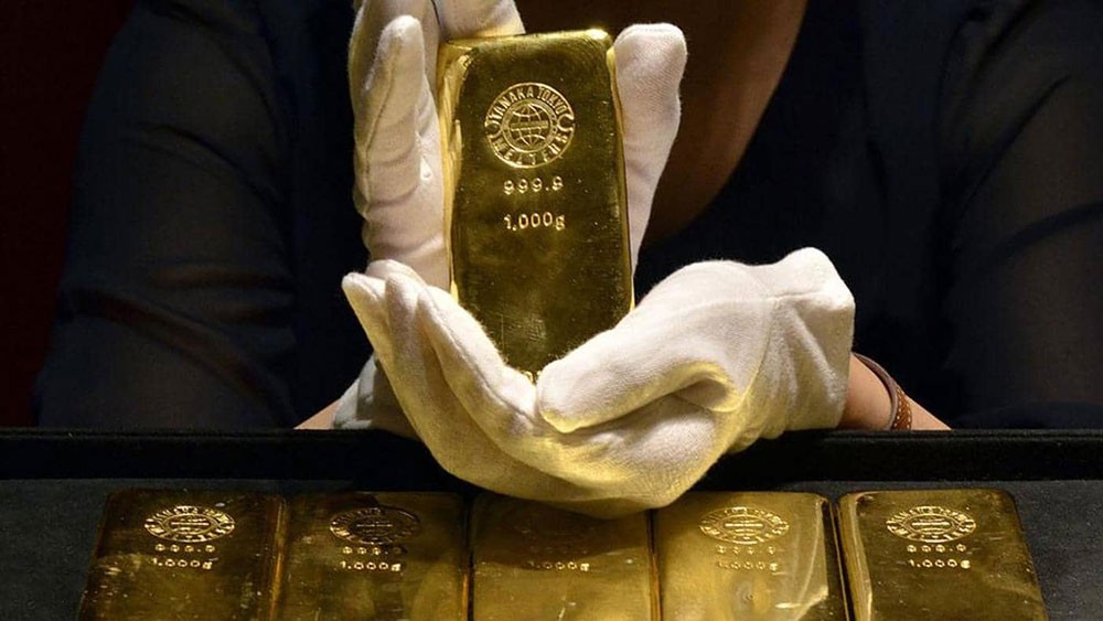 تراجع الدولار و"التحوط من المخاطر" يرفعان أسعار الذهب