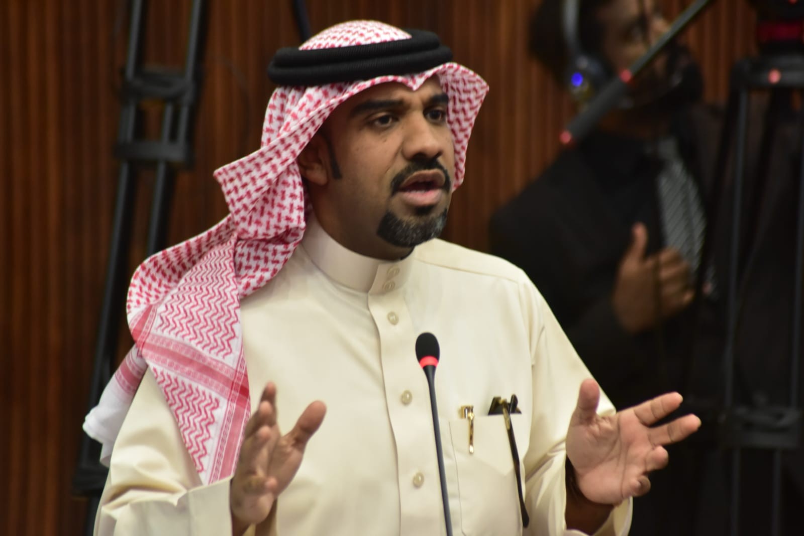 الدوسري تفاعلا مع خبر "البلاد": تحقيق برلماني بفساد الأوقاف