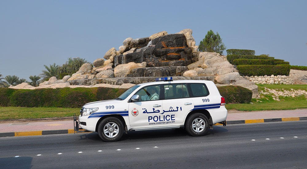 القبض على شخصين سرقا آخر من ذوي الاحتياجات الخاصة