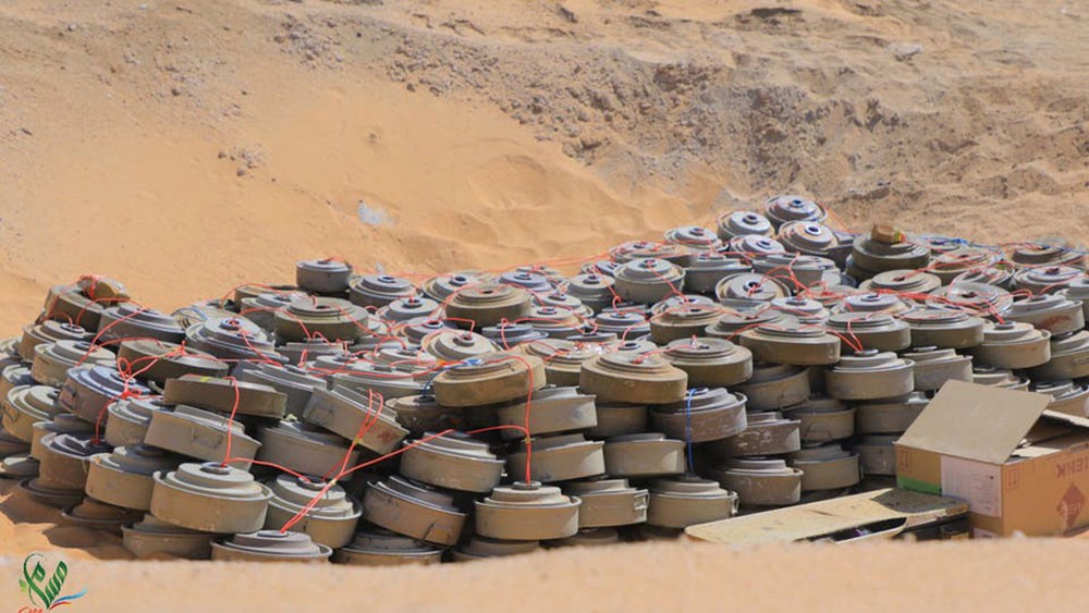 الحوثي يزرع عبوة ناسفة بحرية قرب ميناء الحيمة