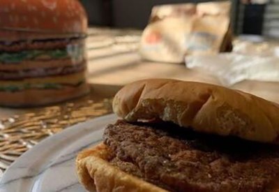 شطيرة هامبرغر عمرها 20 عاما: لم يتغير شكلها!