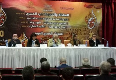 يوسف يشيد بندوات مهرجان المسرح العربي
