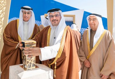 سمو ولي العهد يضع حجر أساس مركز المعارض الجديد بالصخير