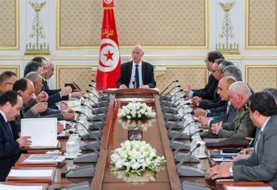 تونس تضع خطة طوارئ تحسباً لتدفق لاجئين من ليبيا