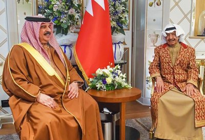 بالفيديو.. جلالة الملك يزور سمو رئيس الوزراء في مقر إقامته بألمانيا