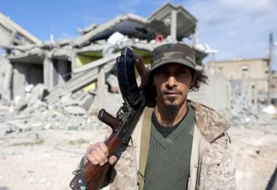 ليبيا.. تحركات دولية لاحتواء صراع حفتر والسراج