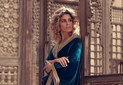 زينة عاشور تؤكد على قوة علاقتها بعمرو دياب ضد دينا الشربيني!