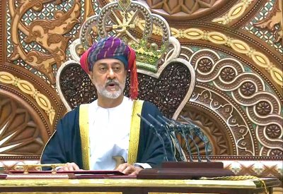سلطان عُمان: سنسير خارجياً على خط السلطان قابوس