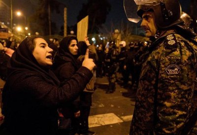 إيران.. مظاهرات "الطائرة المنكوبة" تتصاعد وتصل لميدان آزادي