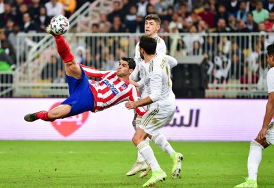 "الملكي" يتوج بكأس السوبر في "الجوهرة المشعة"