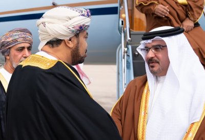 سمو ولي العهد يصل إلى سلطنة عمان لتقديم التعازي في وفاة السلطان قابوس بن سعيد