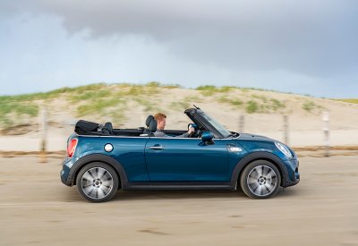 طراز MINI Sidewalk Convertible الجديدة