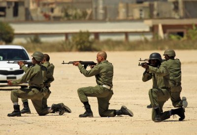 الجيش الليبي يرسل تعزيزات جديدة.. والهدنة "معلقة"