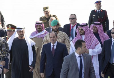 بالصور: ناصر بن حمد يشهد افتتاح قاعدة "برنيس" العسكرية بجنوب محافظة البحر الأحمر