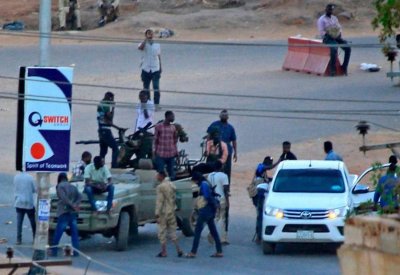 سياسيون: التمرد الفاشل بالخرطوم استهدف إعادة البشير