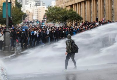 لبنان.. مواجهات بين المحتجين وقوات الأمن بمحيط البرلمان