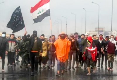 قتيل و5 جرحى في هجوم ميليشيات على متظاهرين بالبصرة