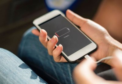 ابتكار معدن يتعرق لخفض حرارة الهواتف المحمولة