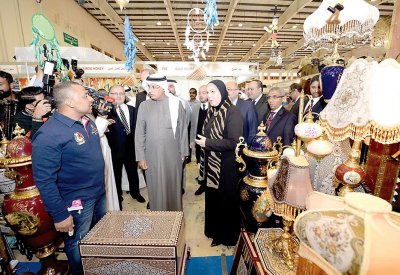 بالفيديو: خالد وفرح من معرض الخريف: لا تخافوا من الصينيين وانتشار الفيروس إشاعة