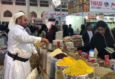 بالفيديو والصور: جناح اليمن بمعرض الخريف.. تجارة وأصالة