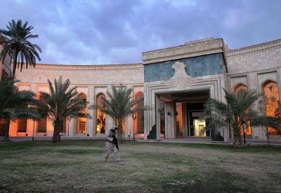 العراق يعلن رفضه القاطع "للعدوان" على السفارة الأميركية
