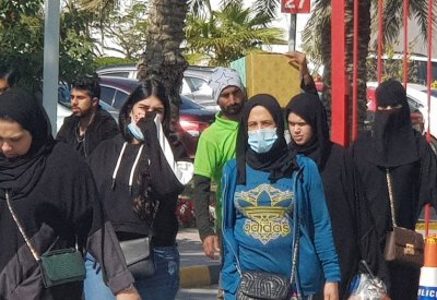 الأوضاع في معرض الخريف "تمام".. والأمور طيبة مع "الكمام"