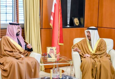 وزير الديوان الملكي يستقبل سفير المملكة العربية السعودية لدى البحرين