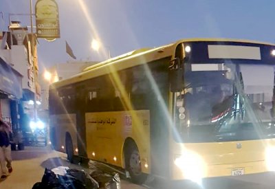 بالصور: باص المدرسة يأتي لطلبة بالظلام الممل قبل الشروق