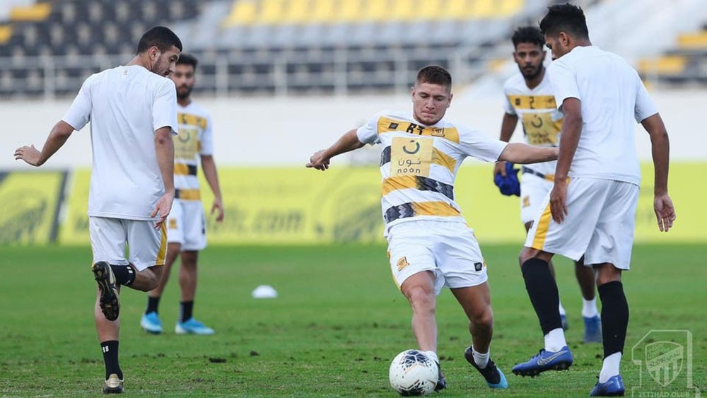 ليوناردو خيل يشارك في تدريبات اتحاد جدة