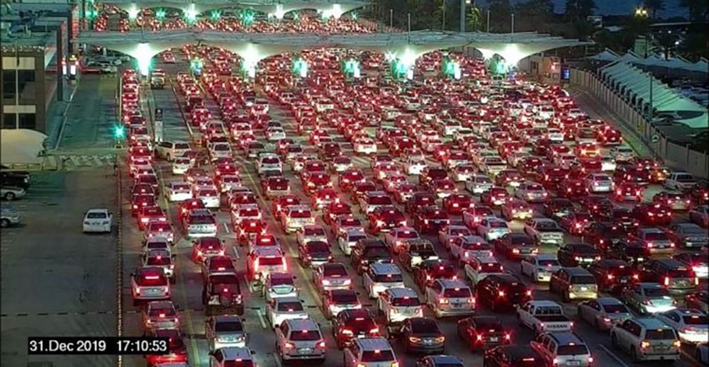 60 ألفاً غادروا جسر الملك فهد إلى البحرين في ليلة رأس السنة