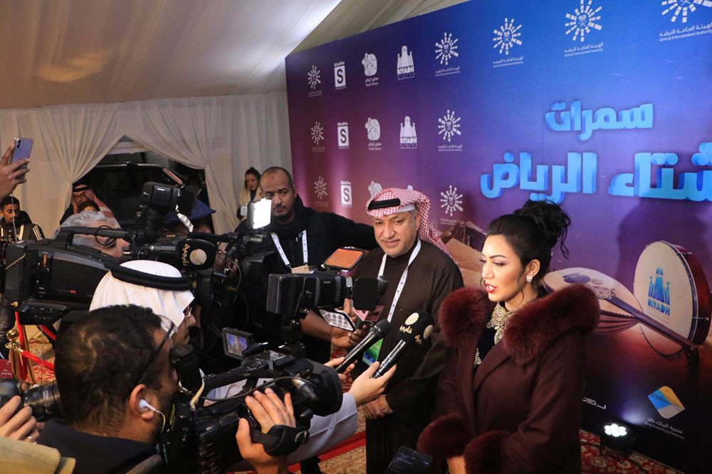 اسماء المنور تشعل شتاء الرياض