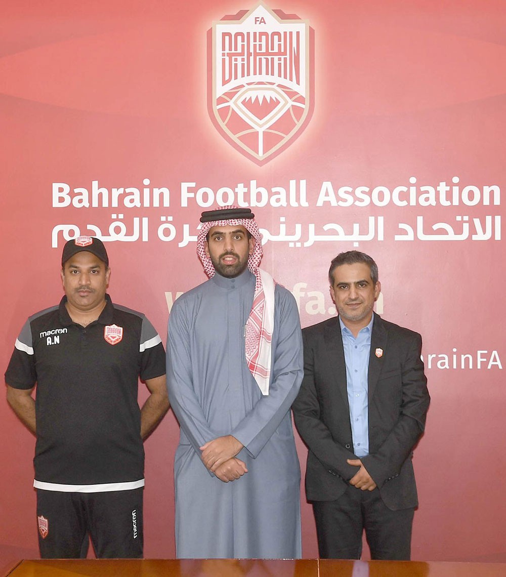 اتحاد الكرة يبتعث مدرب منتخب الشباب ومساعده لفترة معايشة بنادي سلافيا براغ التشيكي