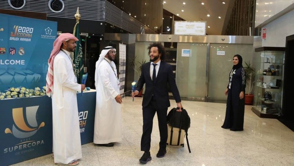 وصول ريال مدريد وفالنسيا إلى جدة استعداداً لـ"السوبر"