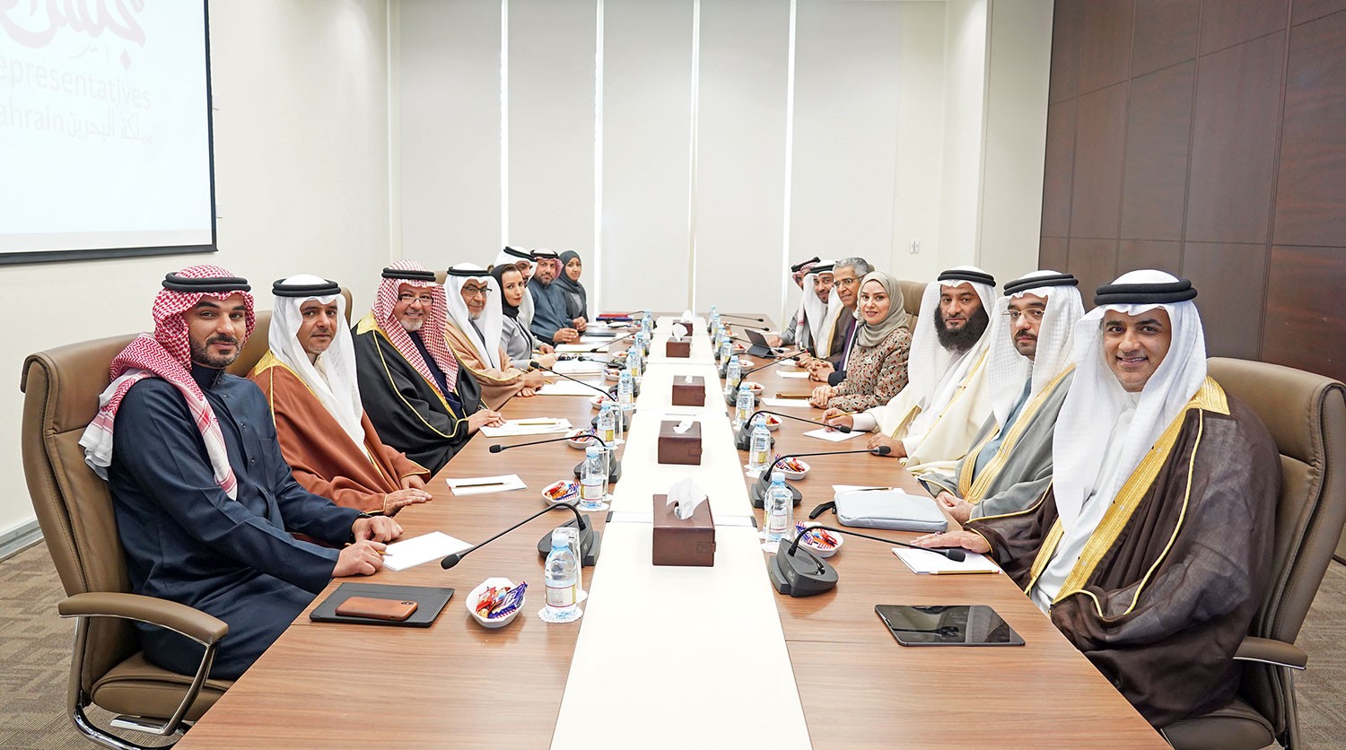 بحث سبل تعزيز التعاون بين السلطة التشريعية والتنفيذية