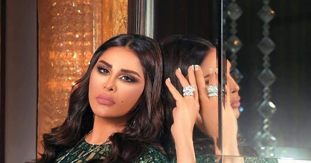 أحلام تنعي السلطان قابوس
