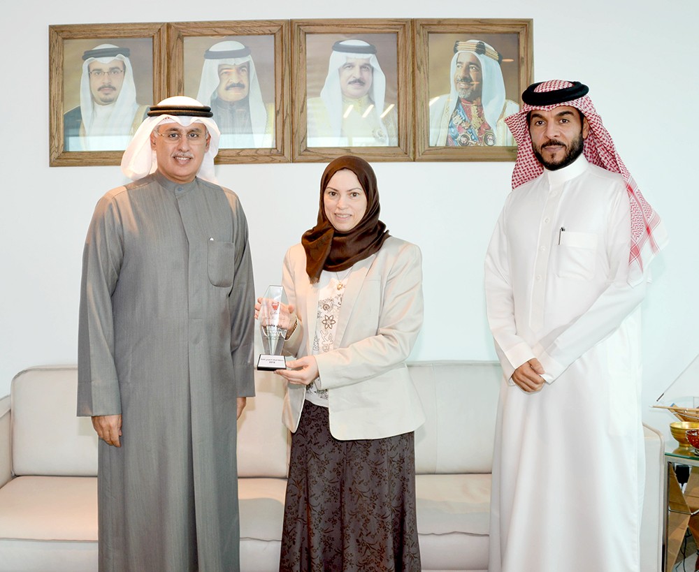 وزير الصناعة والتجارة والسياحة يثمن المشاركة الفعالة للسيدة منى العلوي في مسابقة الابتكار الحكومي "فكرة"