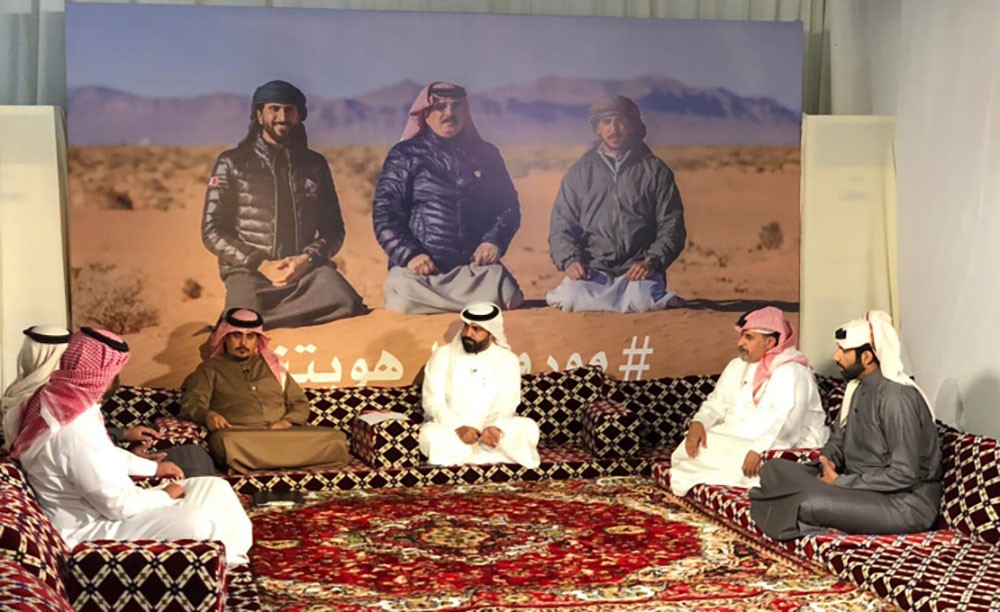"مجلس الموروث" يناقش موسم ناصر بن حمد للصقور والصيد