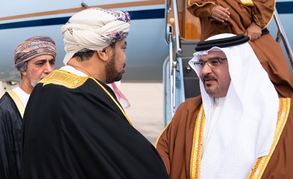 سمو ولي العهد يصل إلى سلطنة عمان لتقديم التعازي في وفاة السلطان قابوس بن سعيد