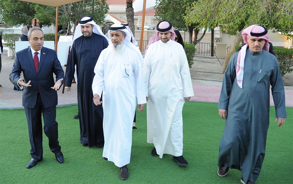 خلف وحطاب يتفقدان مشاريع تطوير الطرق وصيانة الحدائق العامة