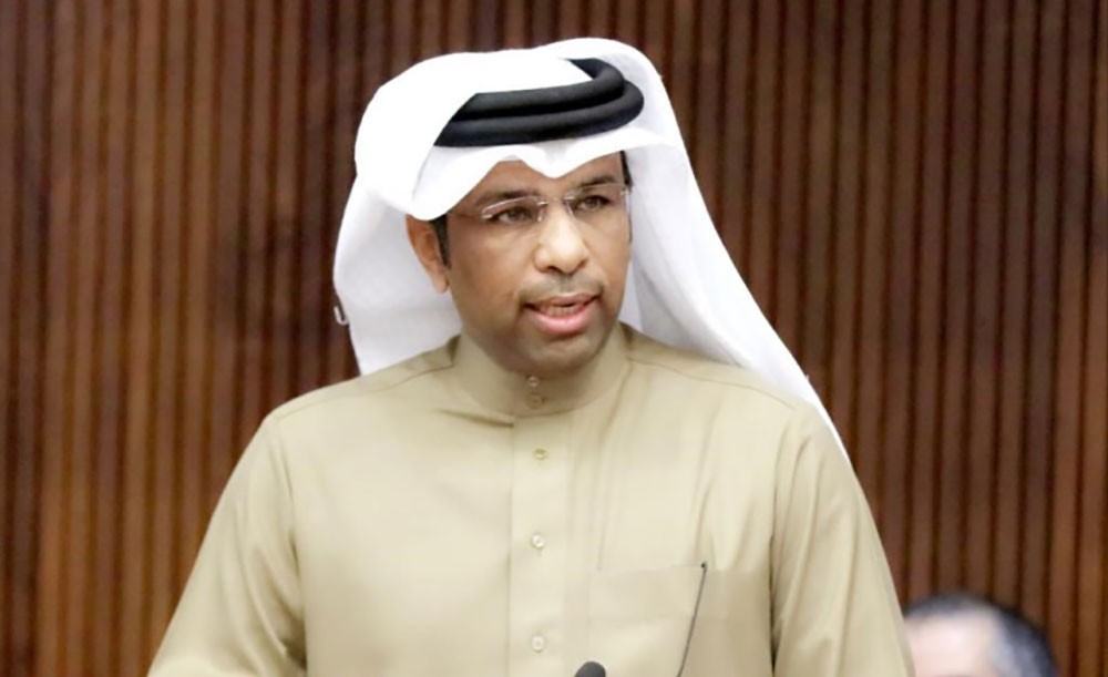 الدوسري: إنهاء إجراءات تثبيت 110 موظفا من العاملين بعقود مؤقتة