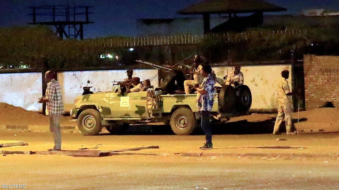  "هيكلة" جهاز الأمن تتحول لاحتجاج مسلح في الخرطوم 