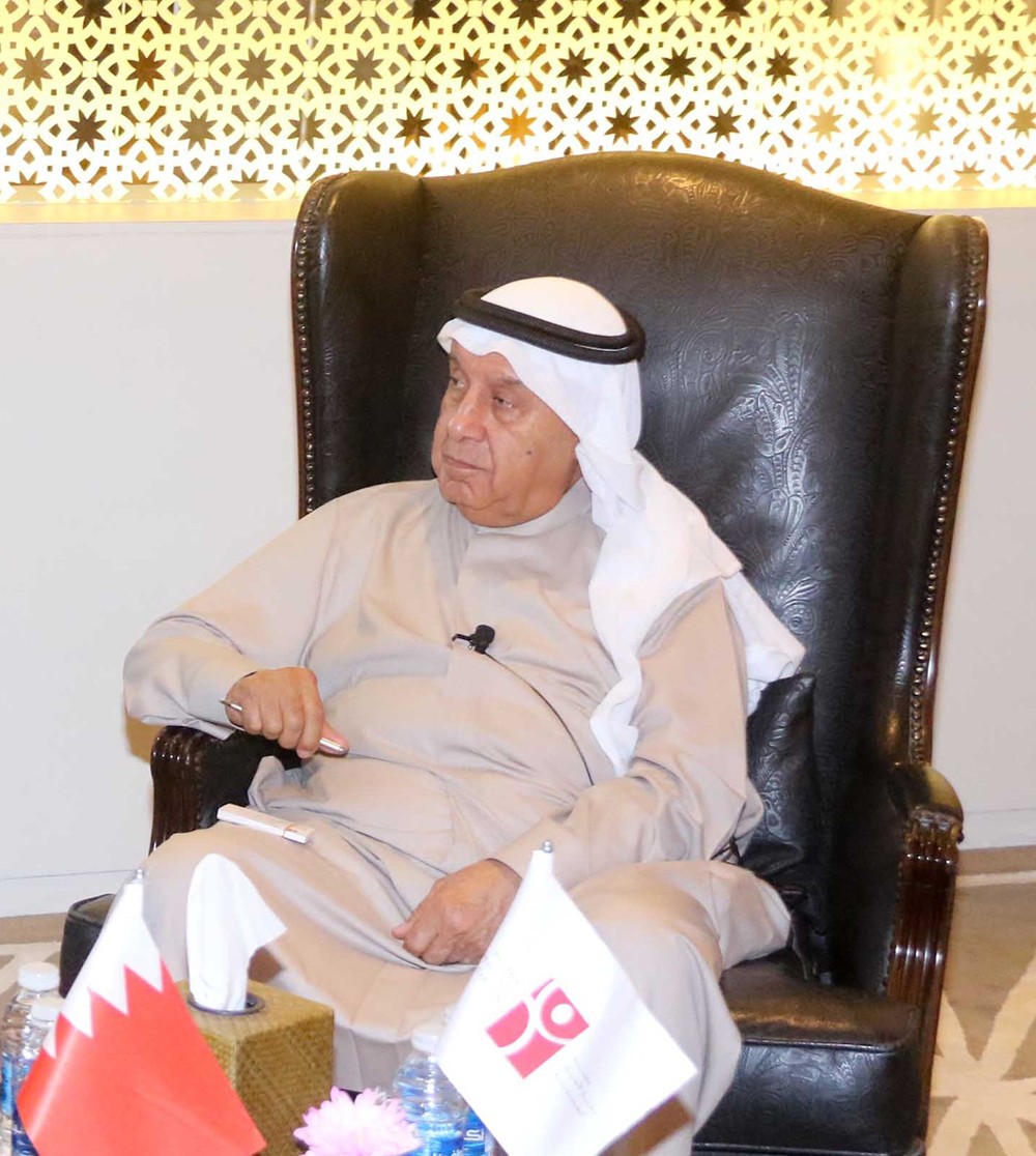 الزياني مندهش: أستغرب إنشاء مزيد من المجمعات .. من سيشتري!