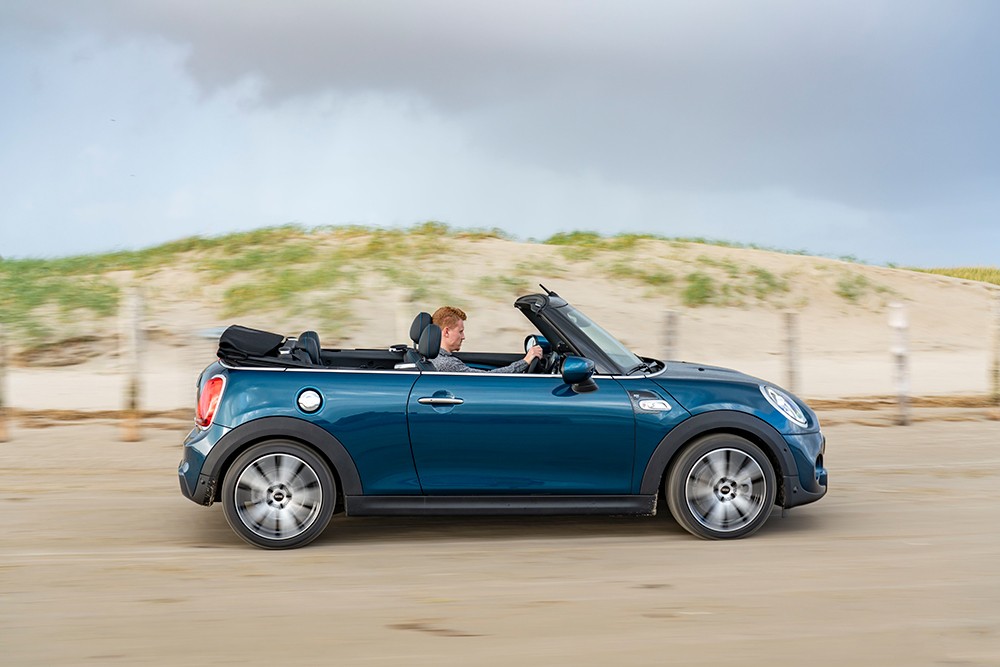طراز MINI Sidewalk Convertible الجديدة