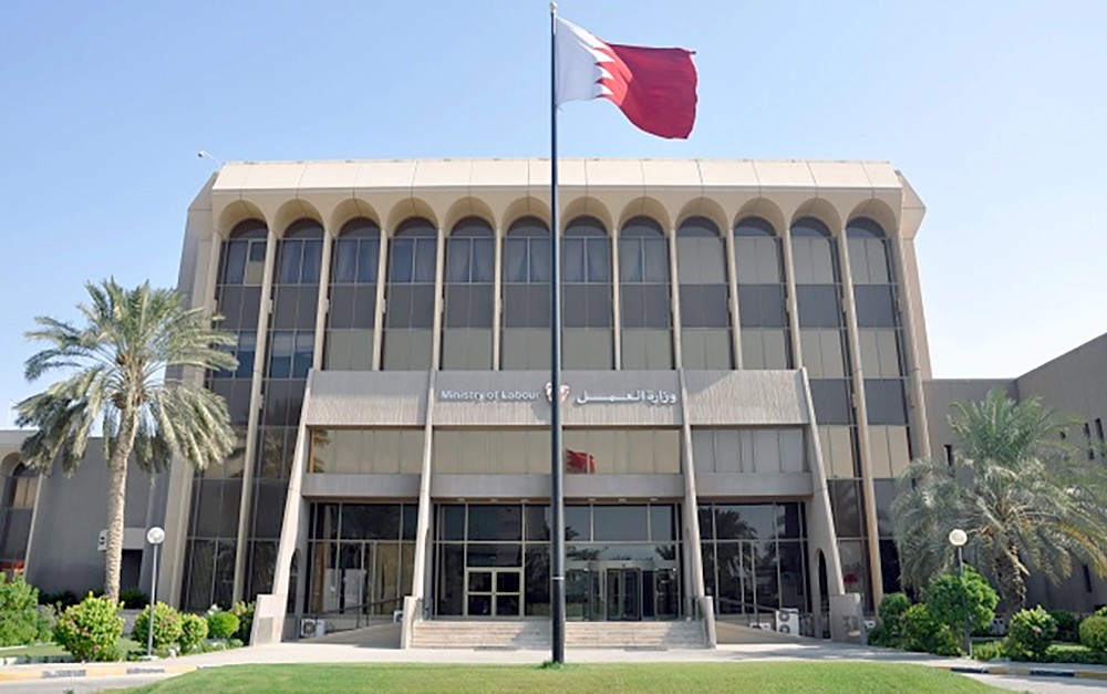 شركة حراسة "فنشت" بحرينيين بالقرعة.. استغنت عن 23 بحرينيا ووظفت أجانب